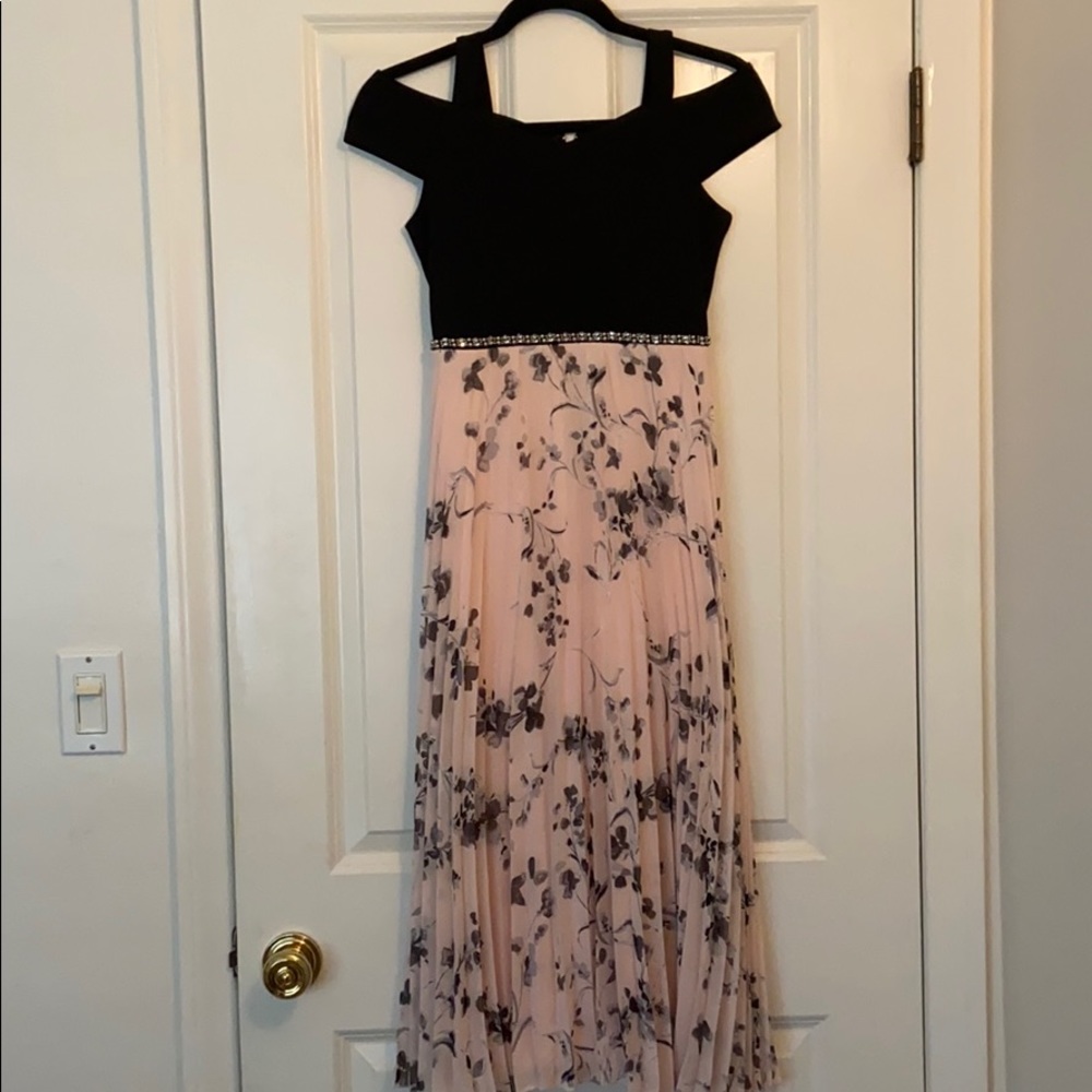 Speechless, Dressy kids long dress